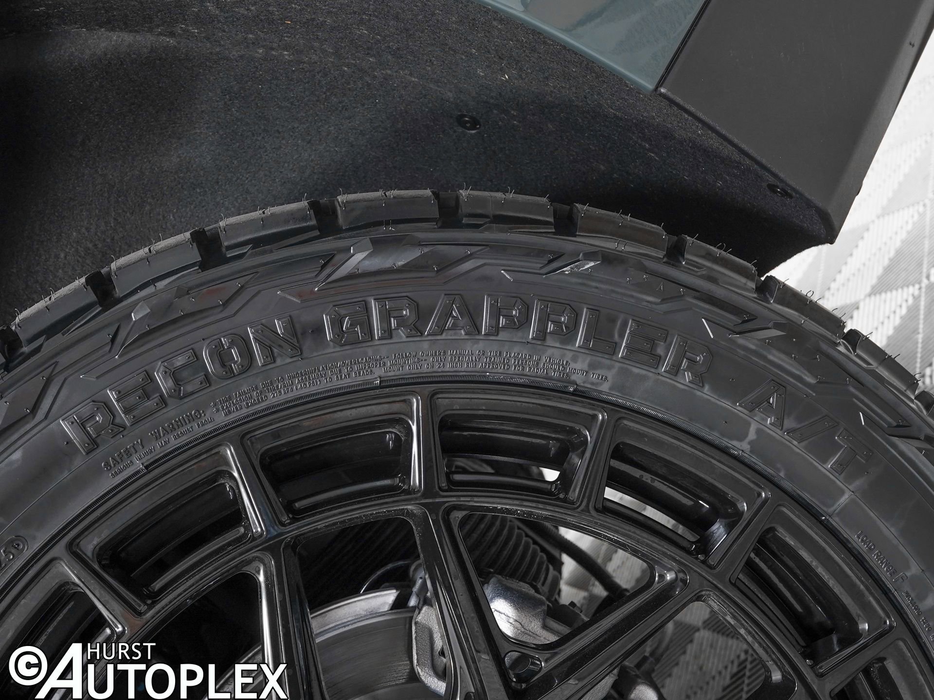 Used 2026 GMC Yukon AT4 Ultimate w/ LPO, Floor Liner Package AWD/4WD image 38