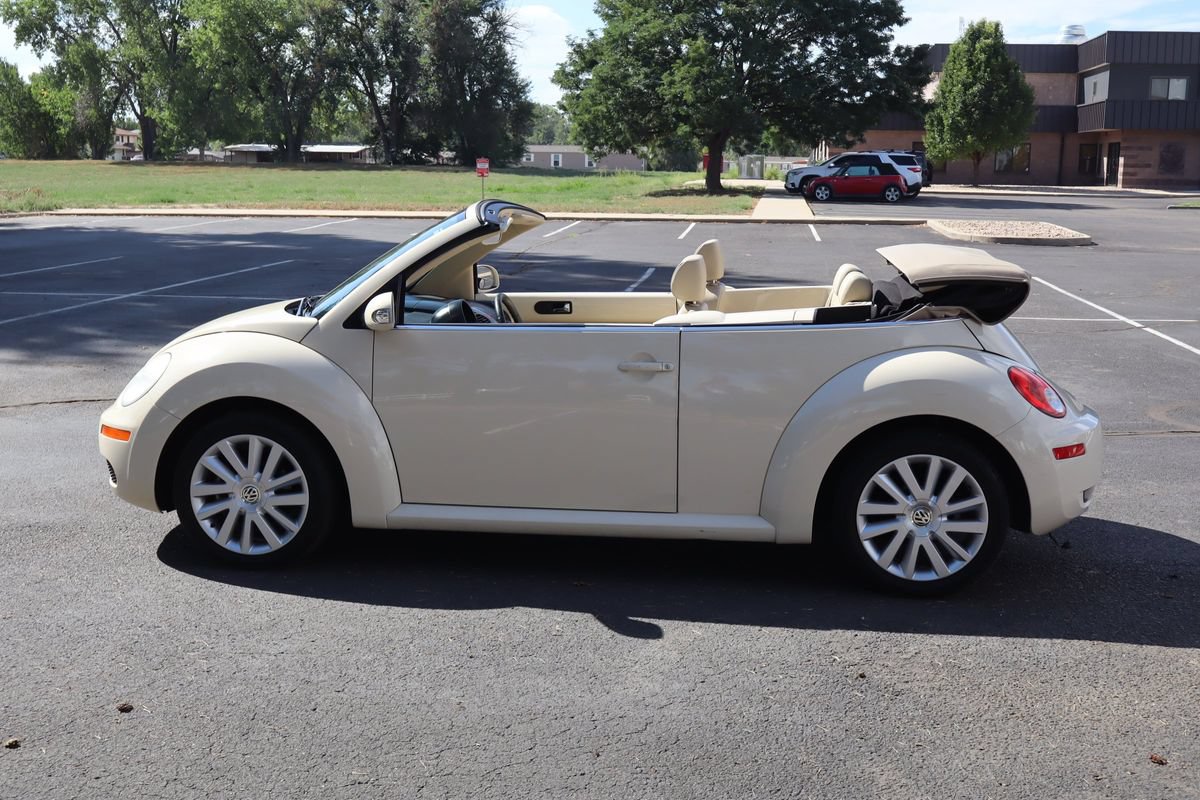 Used 2008 Volkswagen Beetle SE FWD image 9