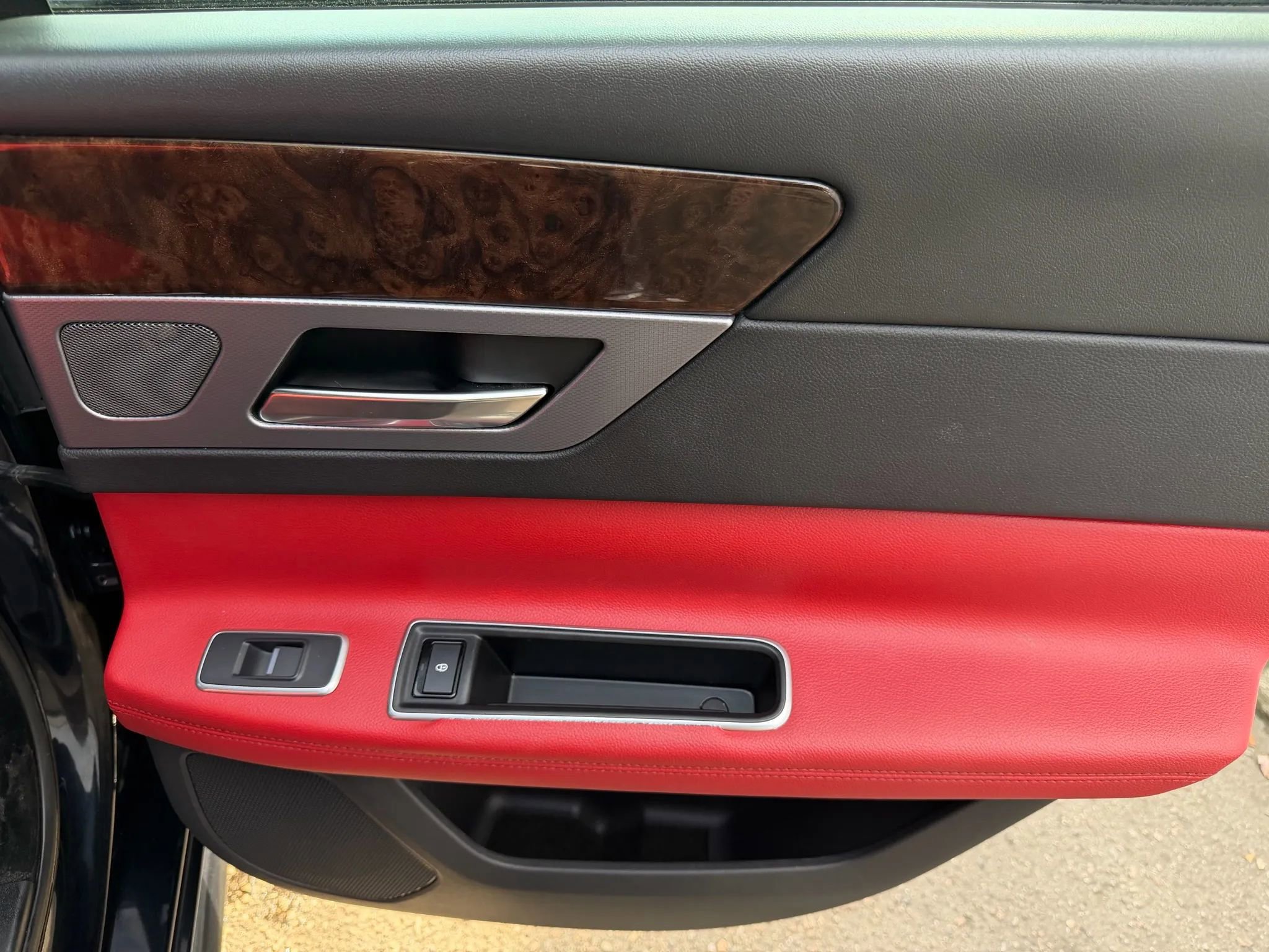 Used 2017 Jaguar XF R-Sport image 12