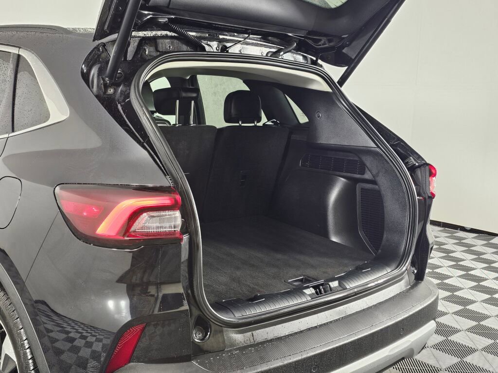 Used 2024 Ford Escape Platinum image 14