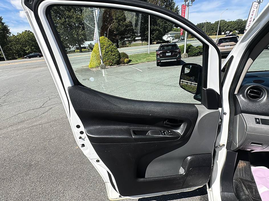 Used 2021 Nissan NV200 S FWD image 17
