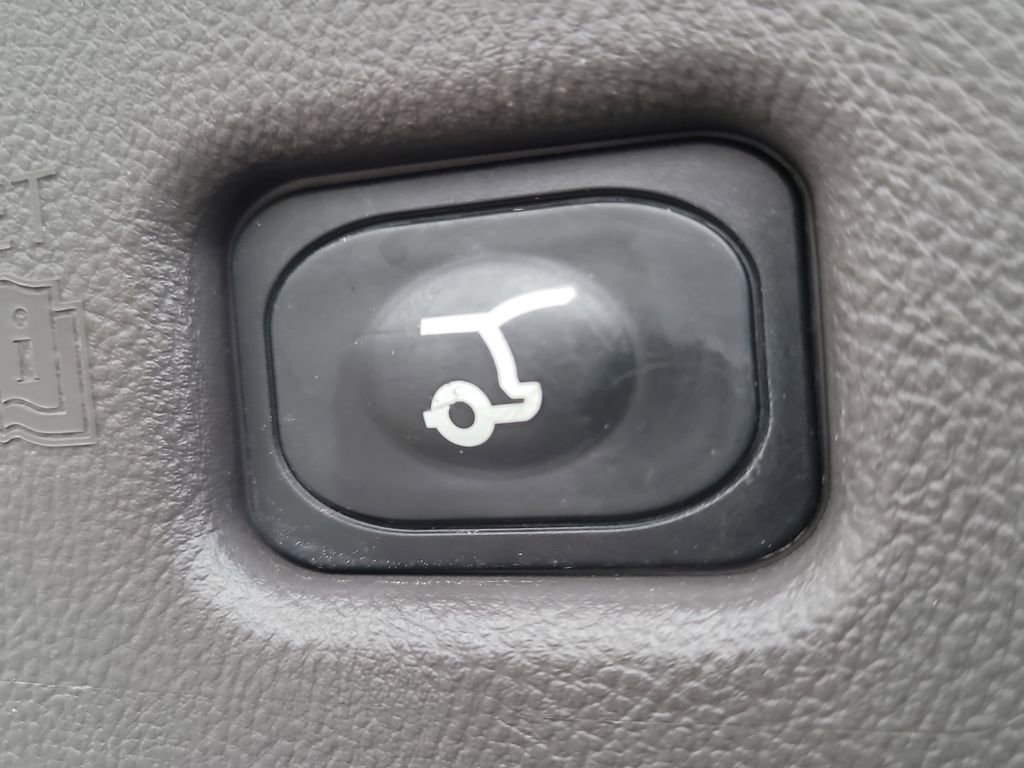 Used 2022 Lincoln Nautilus FWD w/ Premium Package image 8