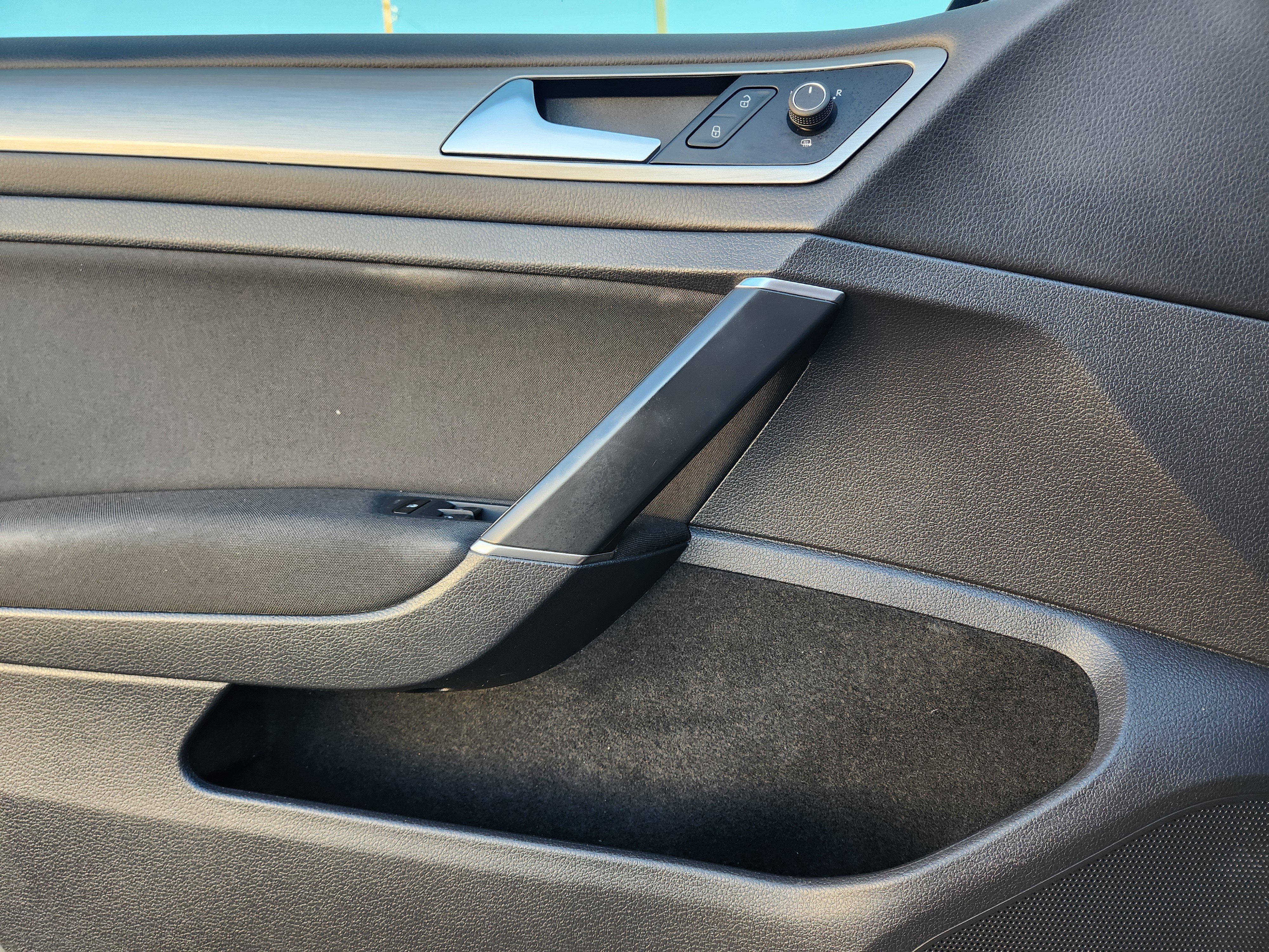 Used 2016 Volkswagen Golf S image 17