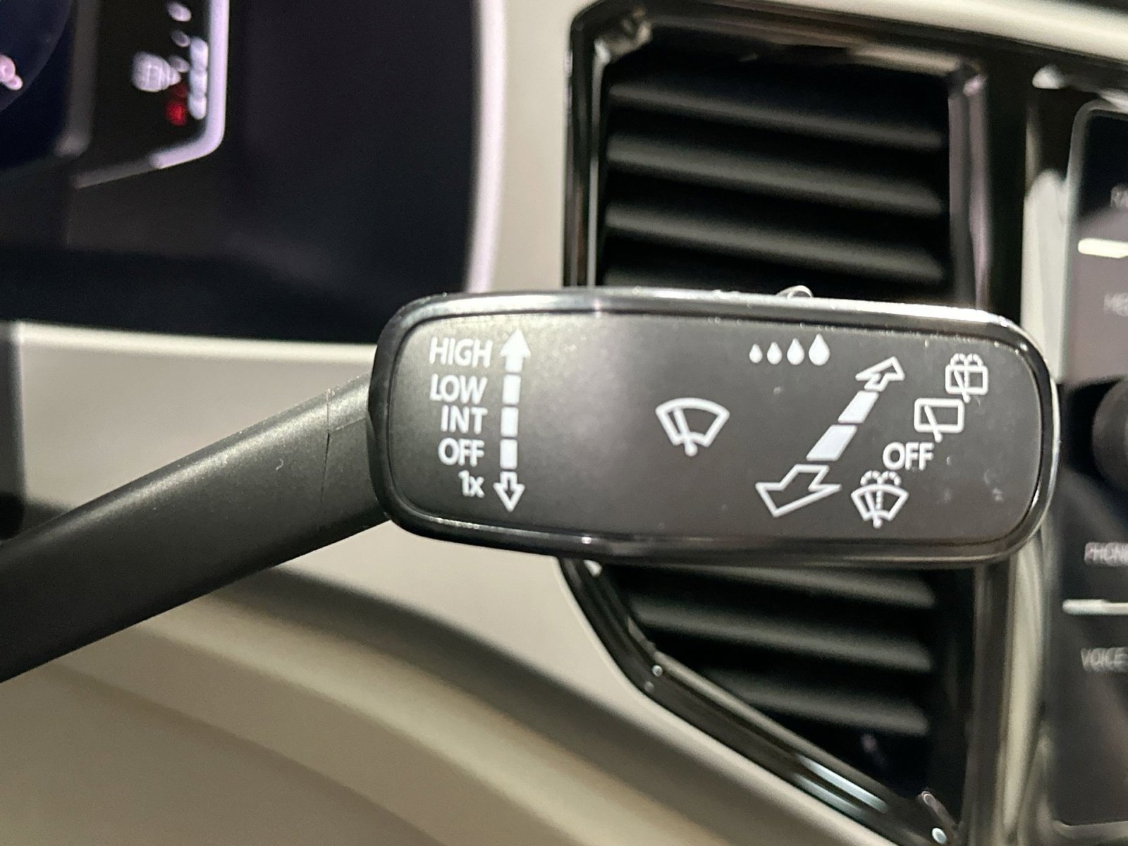 Used 2023 Volkswagen Atlas SE w/ Panoramic Sunroof Package image 26