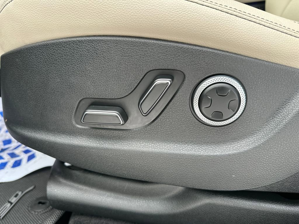 Used 2026 Genesis GV70 2.5T Select image 4