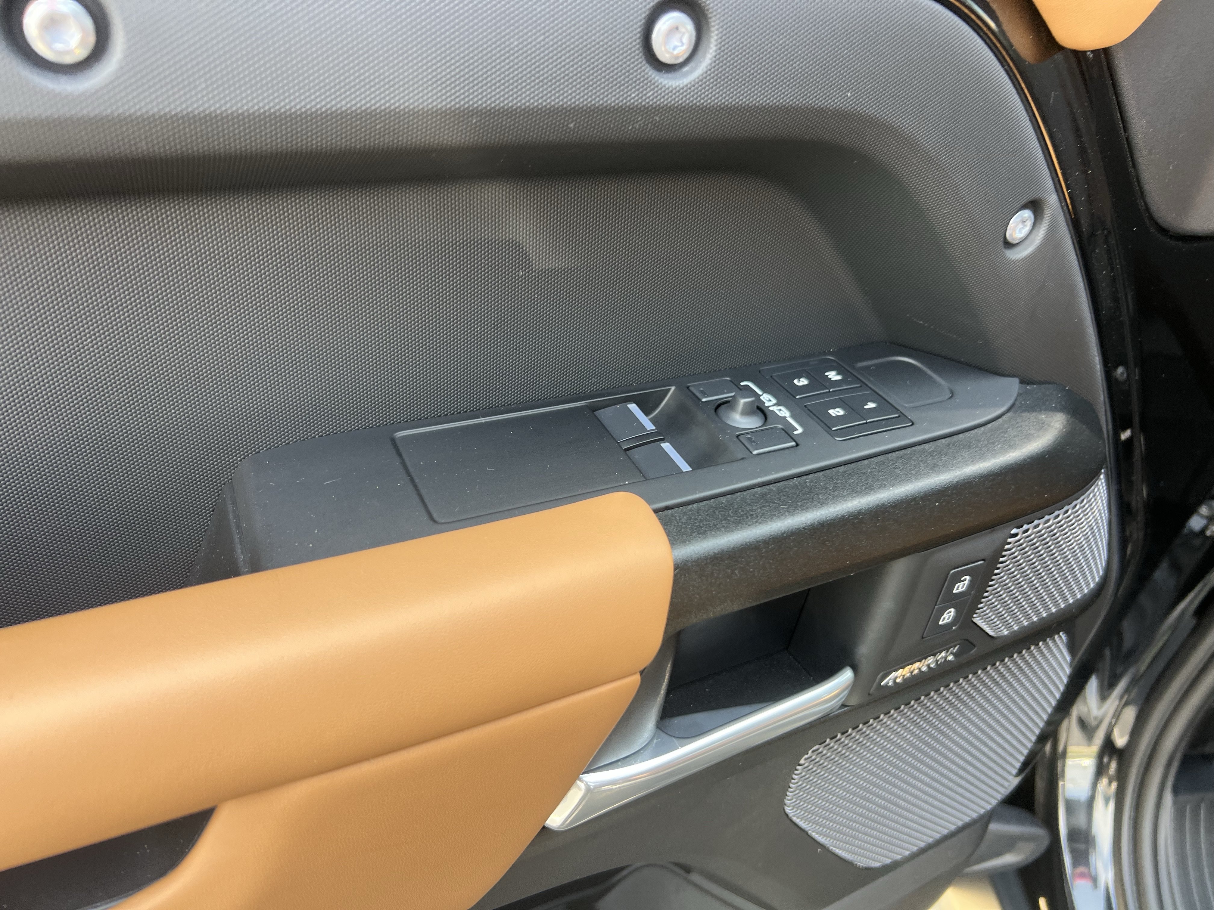 Certified 2024 Land Rover Defender 90 V8 AWD/4WD image 14