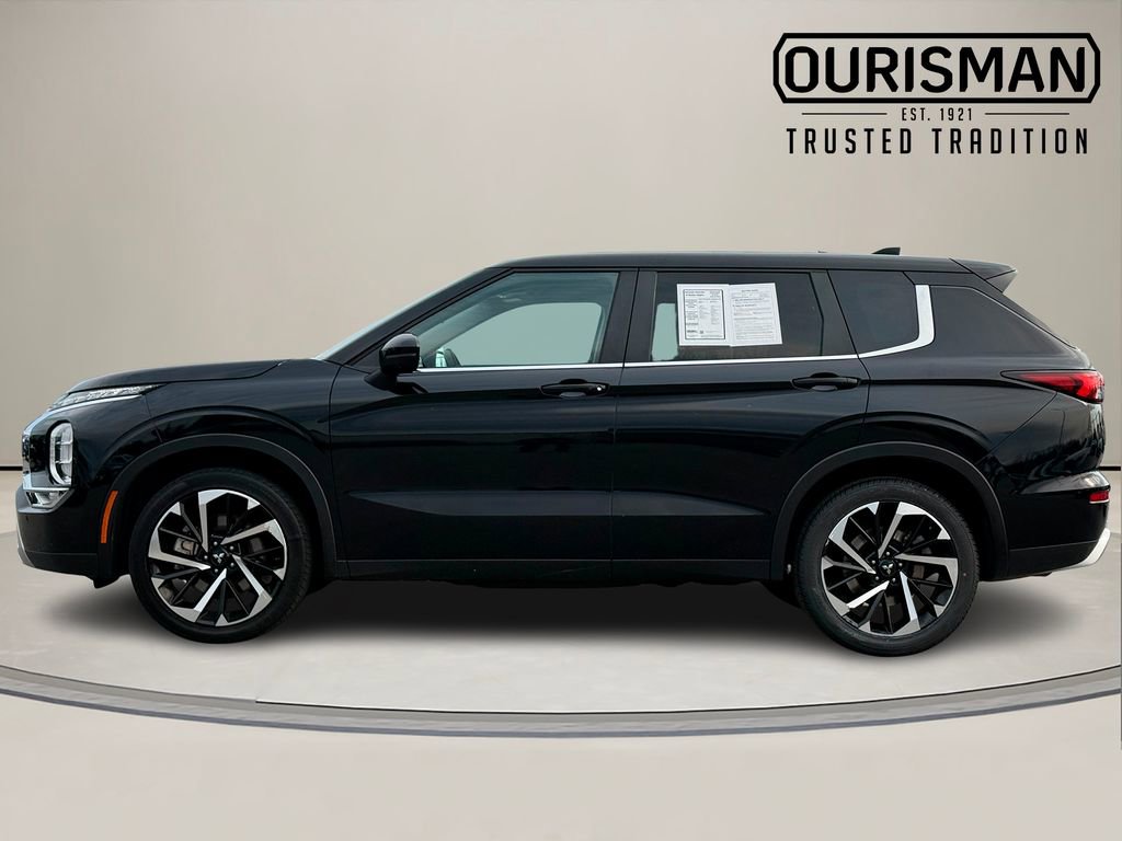 Used 2024 Mitsubishi Outlander SE image 3
