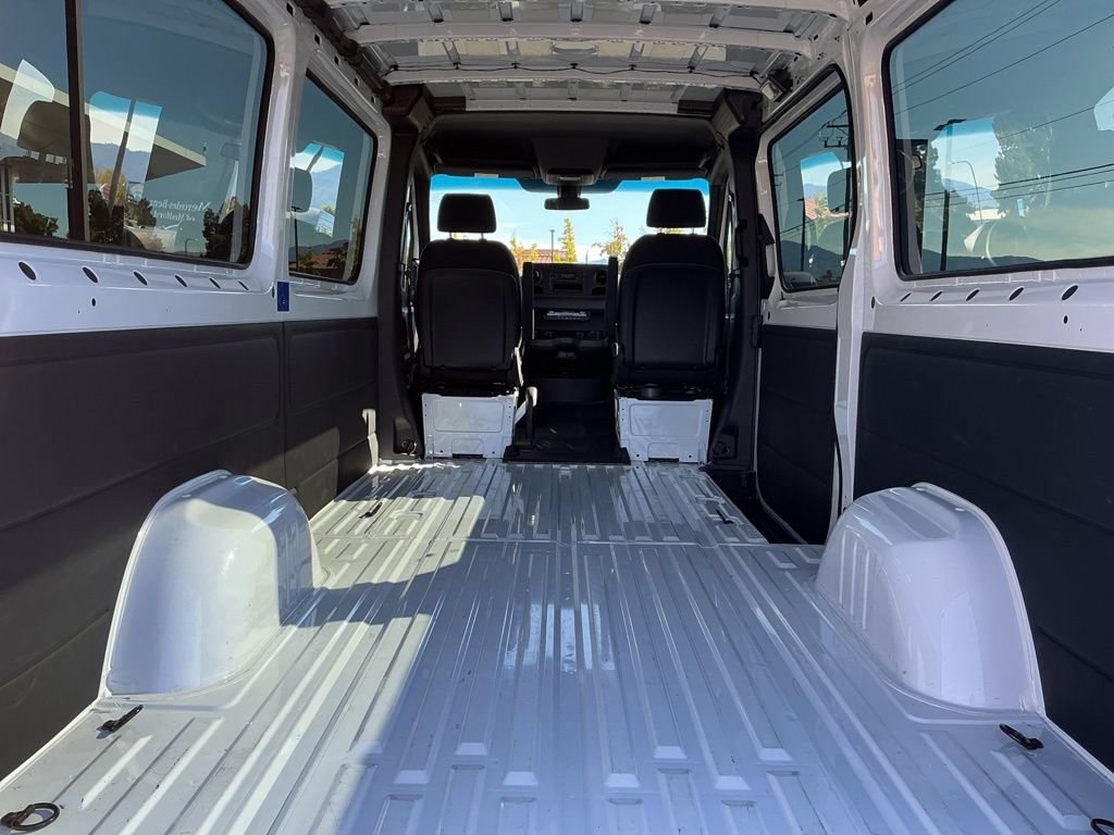 Used 2025 Mercedes-Benz Sprinter 2500 image 21