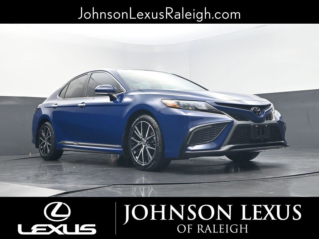 Used 2023 Toyota Camry SE w/ Cold Weather Package image 10