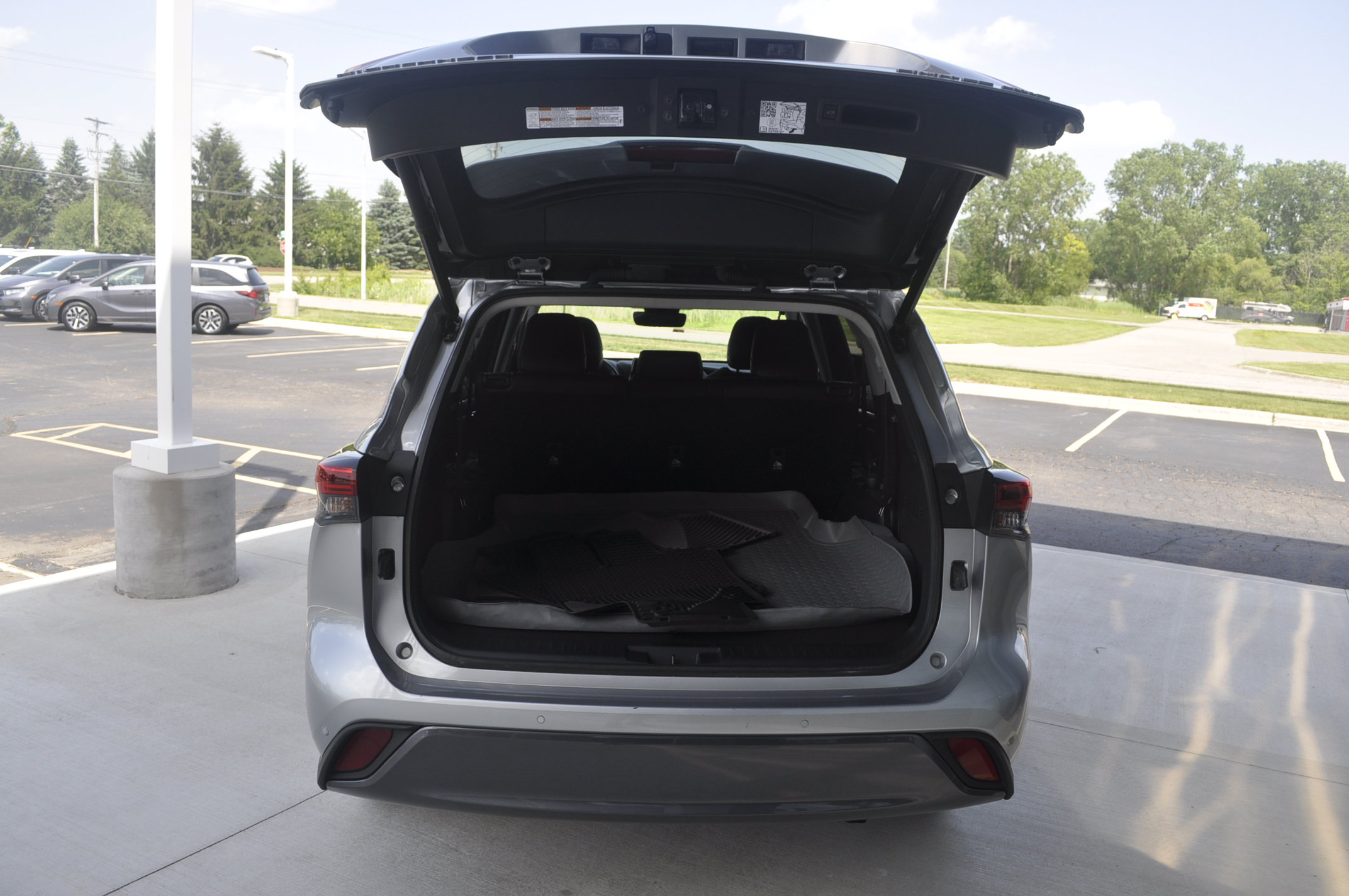 Used 2021 Toyota Highlander Limited AWD/4WD image 10