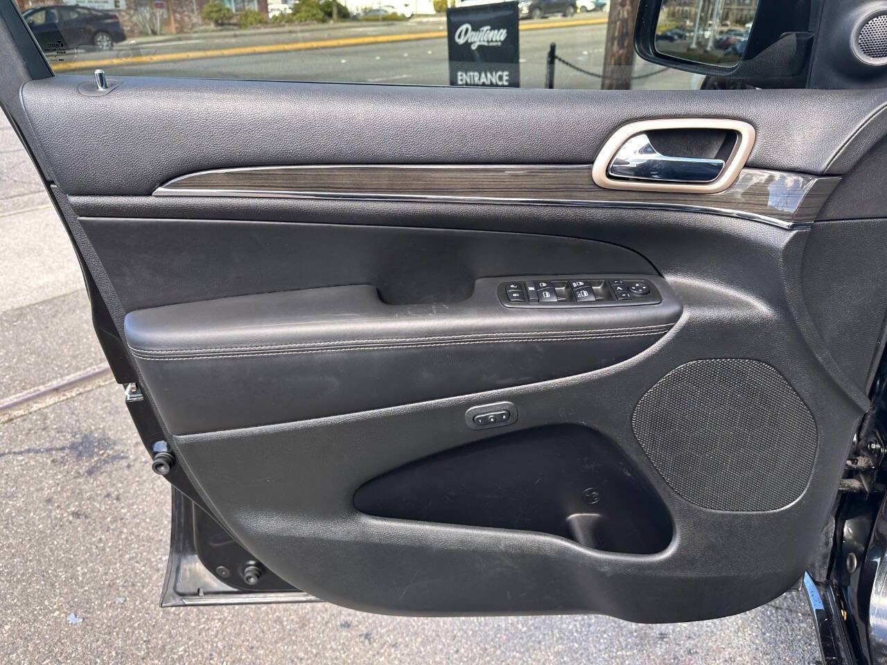 Used 2014 Jeep Grand Cherokee Overland image 42