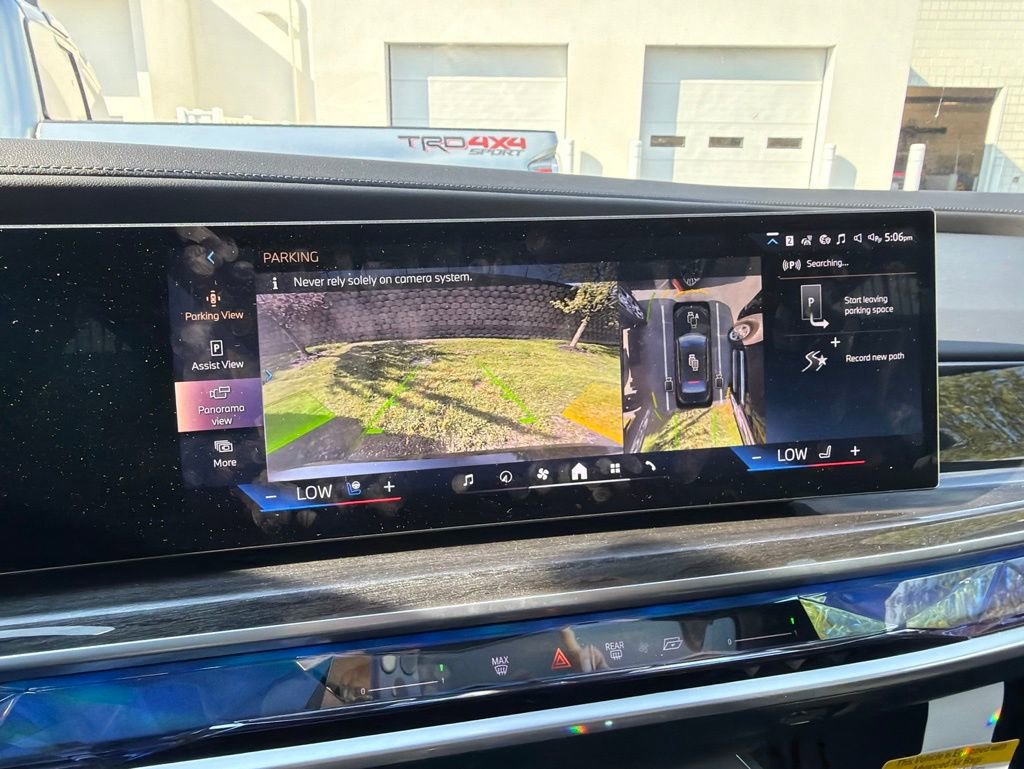 Used 2026 BMW i7 xDrive60 w/ Executive Package AWD/4WD image 9