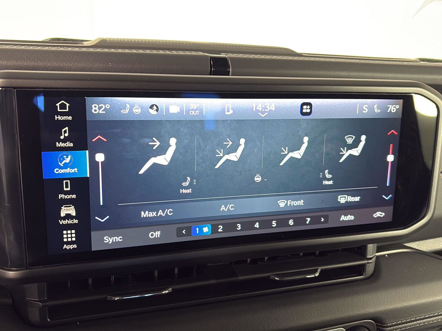 Used 2025 Jeep Gladiator Sport image 28