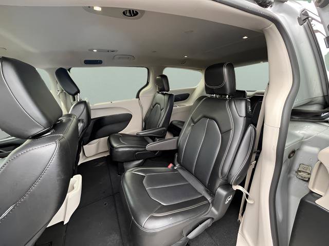 Used 2024 Chrysler Pacifica Touring-L FWD image 29