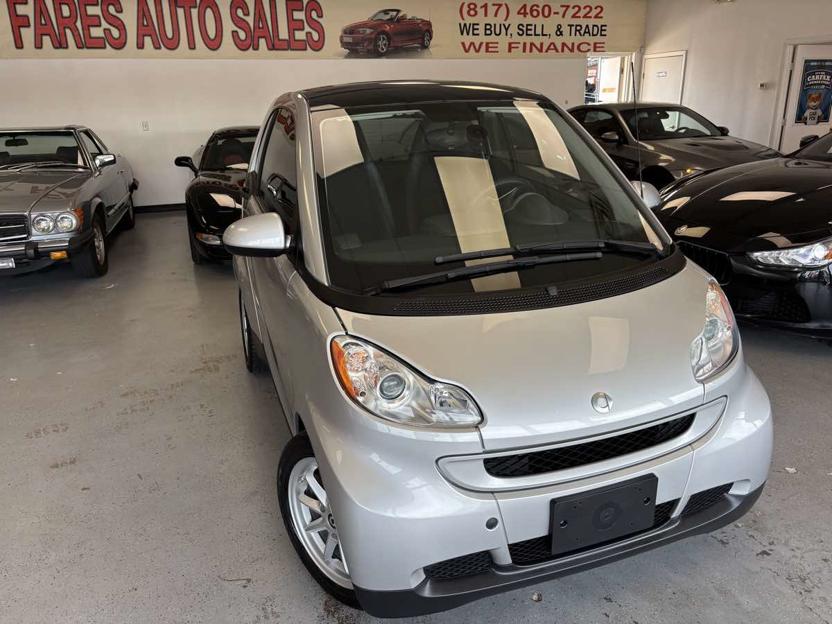 Used 2009 smart fortwo pure RWD image 1