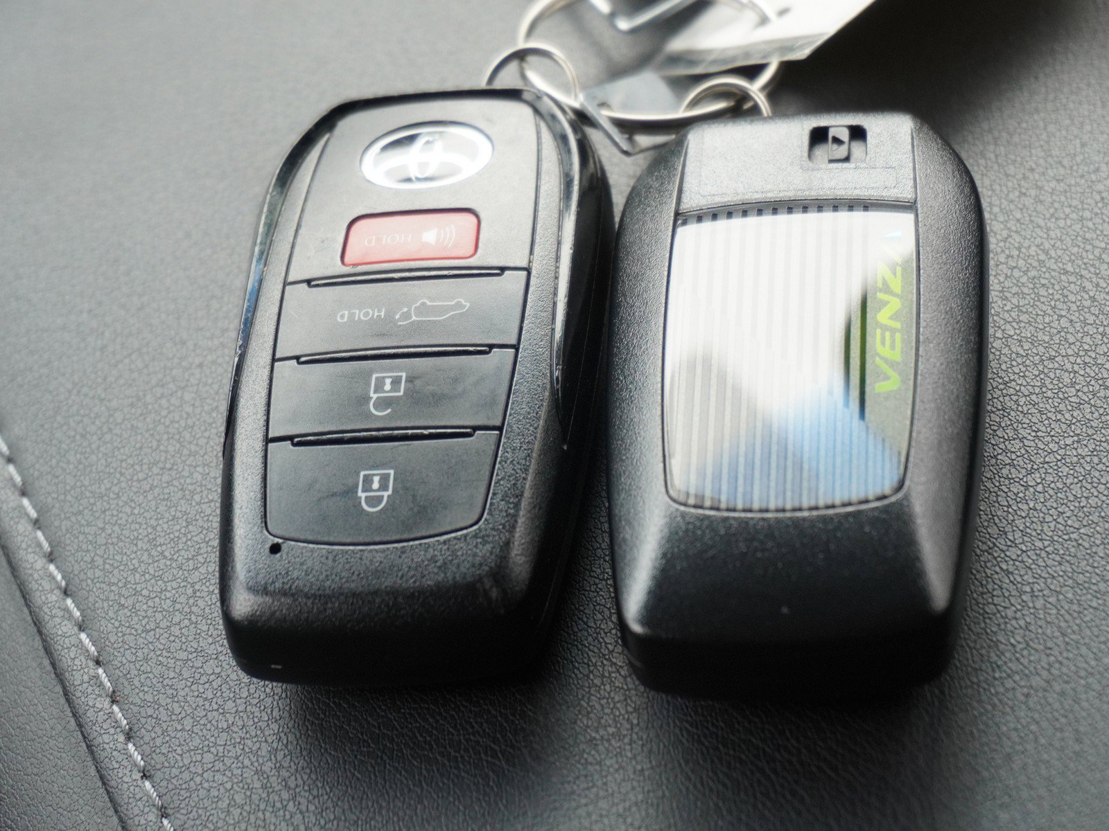 Used 2024 Toyota Venza LE AWD/4WD image 16