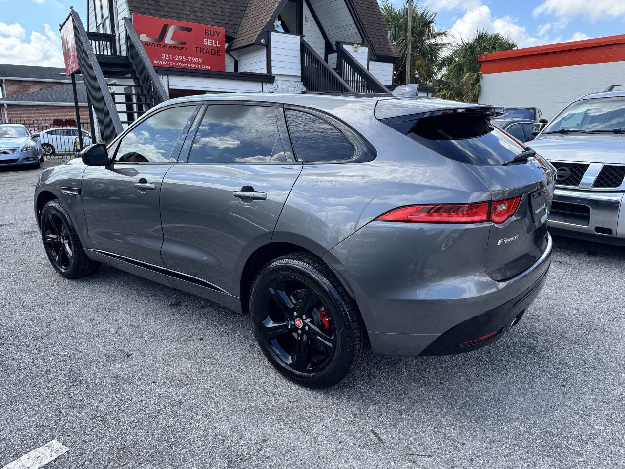 Used 2019 Jaguar F-PACE S image 2
