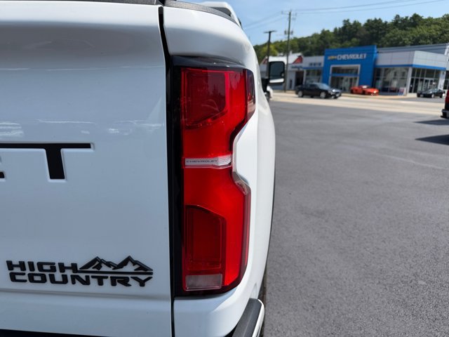 Used 2024 Chevrolet Silverado 2500 High Country w/ High Country Premium Package AWD/4WD image 16