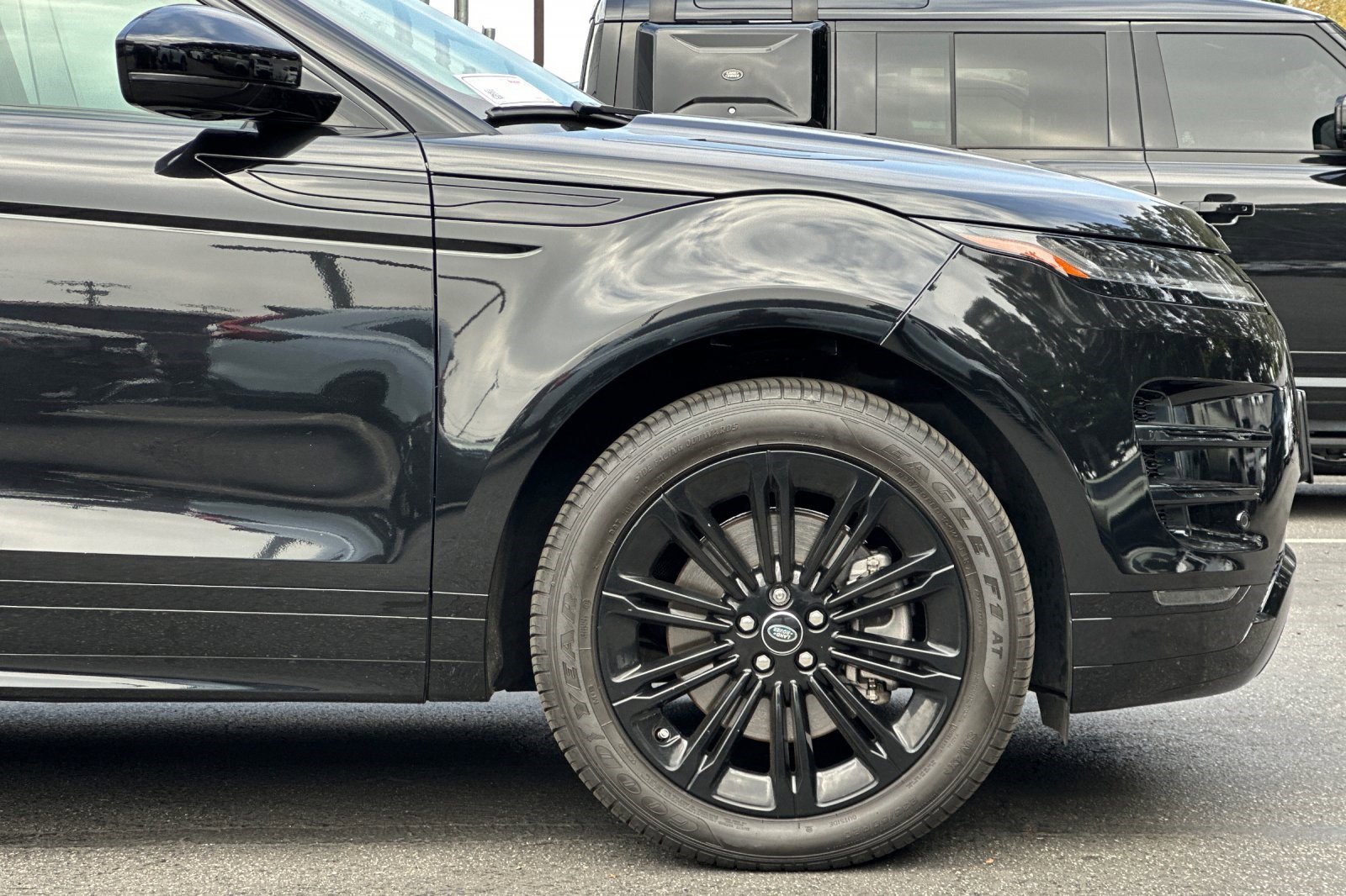 Used 2024 Land Rover Range Rover Evoque Dynamic SE image 36