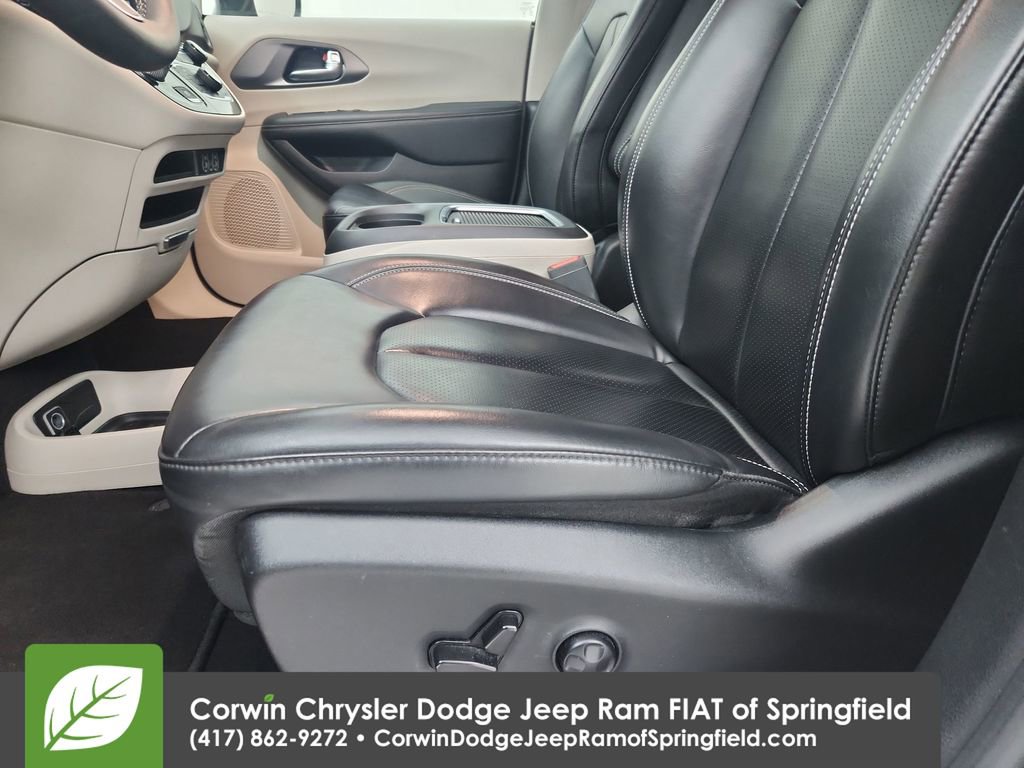 Used 2023 Chrysler Pacifica Touring-L image 19