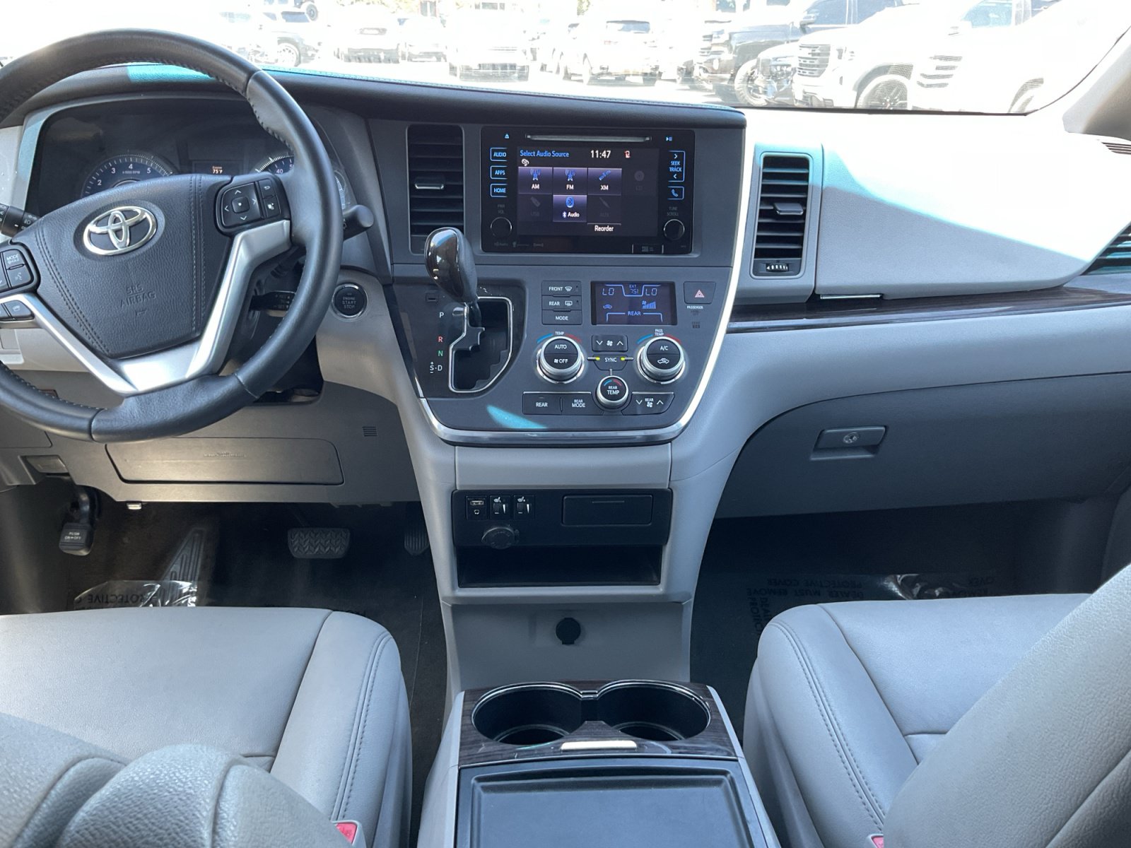 Used 2017 Toyota Sienna XLE w/ XLE Navigation Package FWD image 14