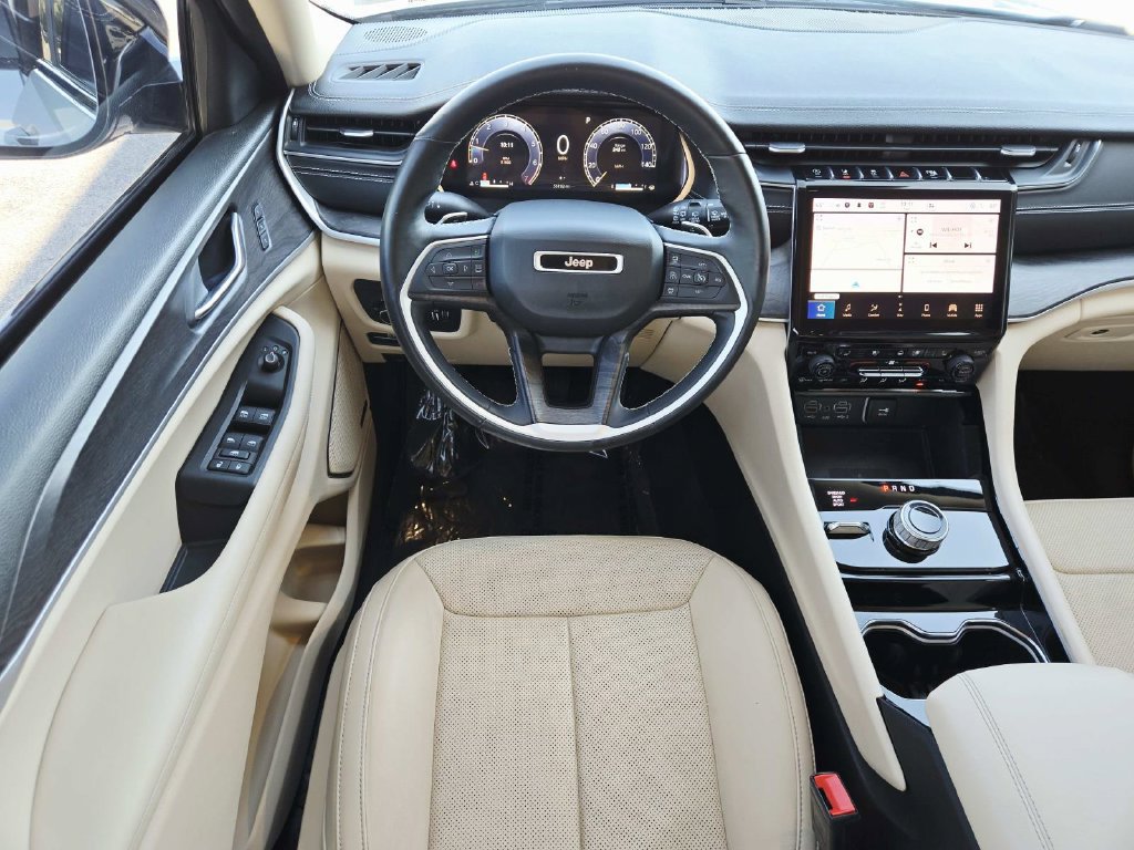 Used 2021 Jeep Grand Cherokee L Limited w/ Luxury Tech Group II AWD/4WD image 11
