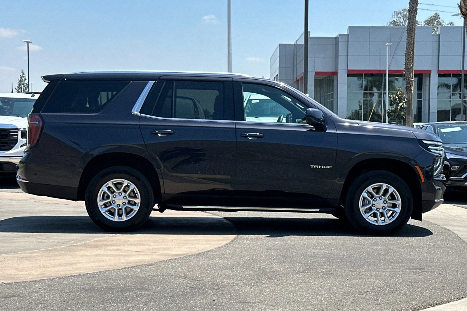 Used 2025 Chevrolet Tahoe LT RWD image 3