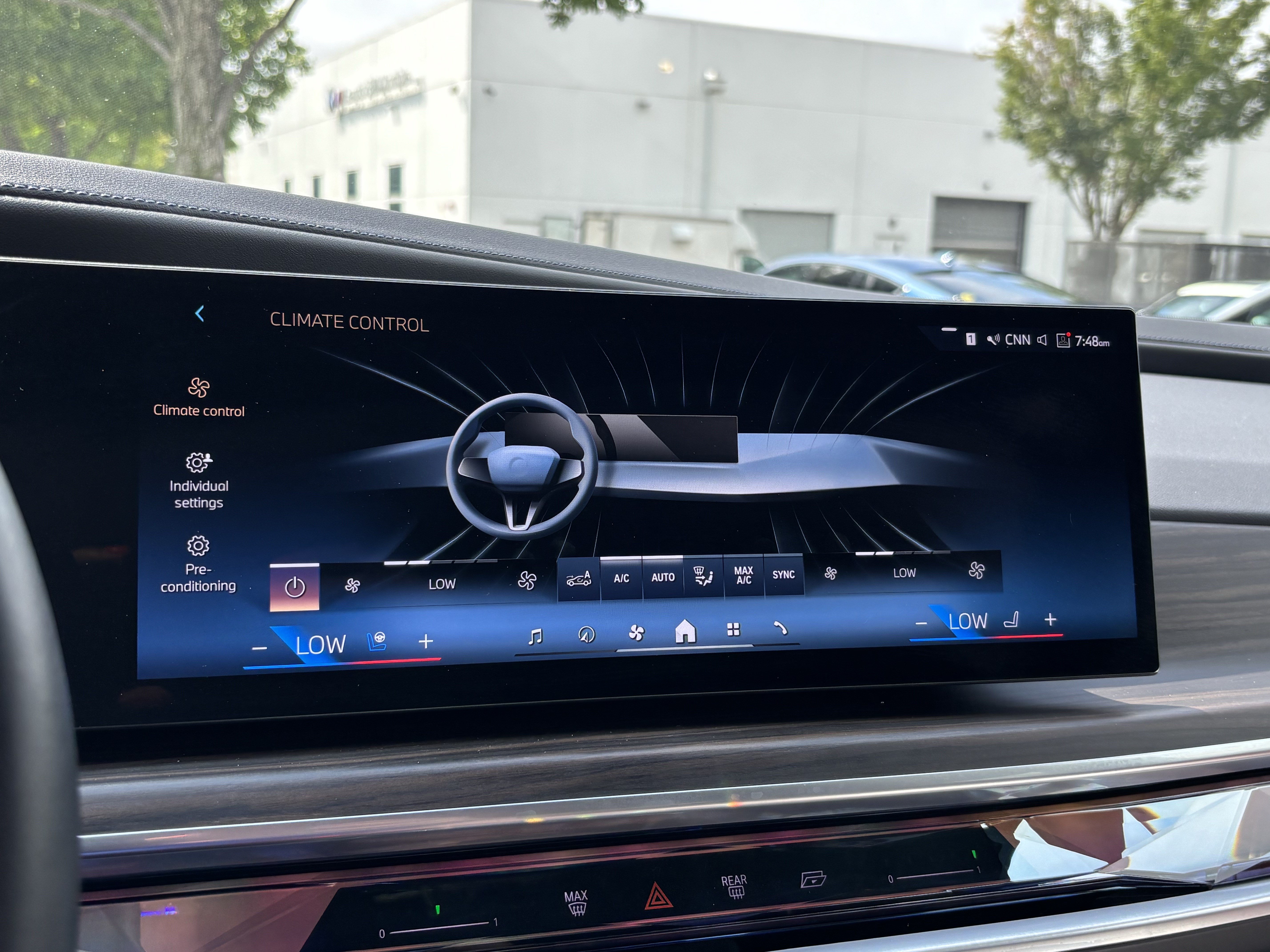 Used 2024 BMW i7 xDrive60 AWD/4WD image 29