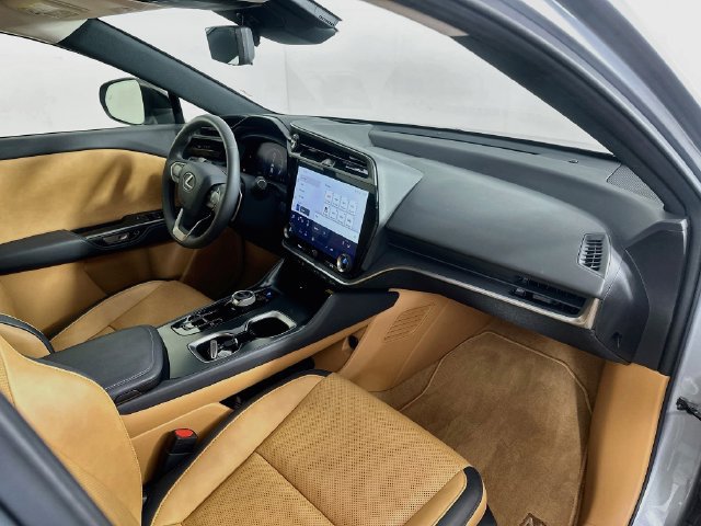 Used 2023 Lexus RZ 450e Premium w/ Technology Package AWD/4WD image 27