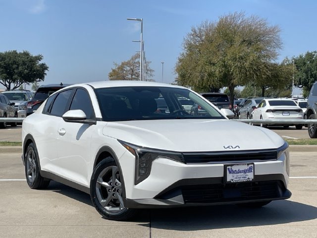 Used 2025 Kia K4 FWD image 2