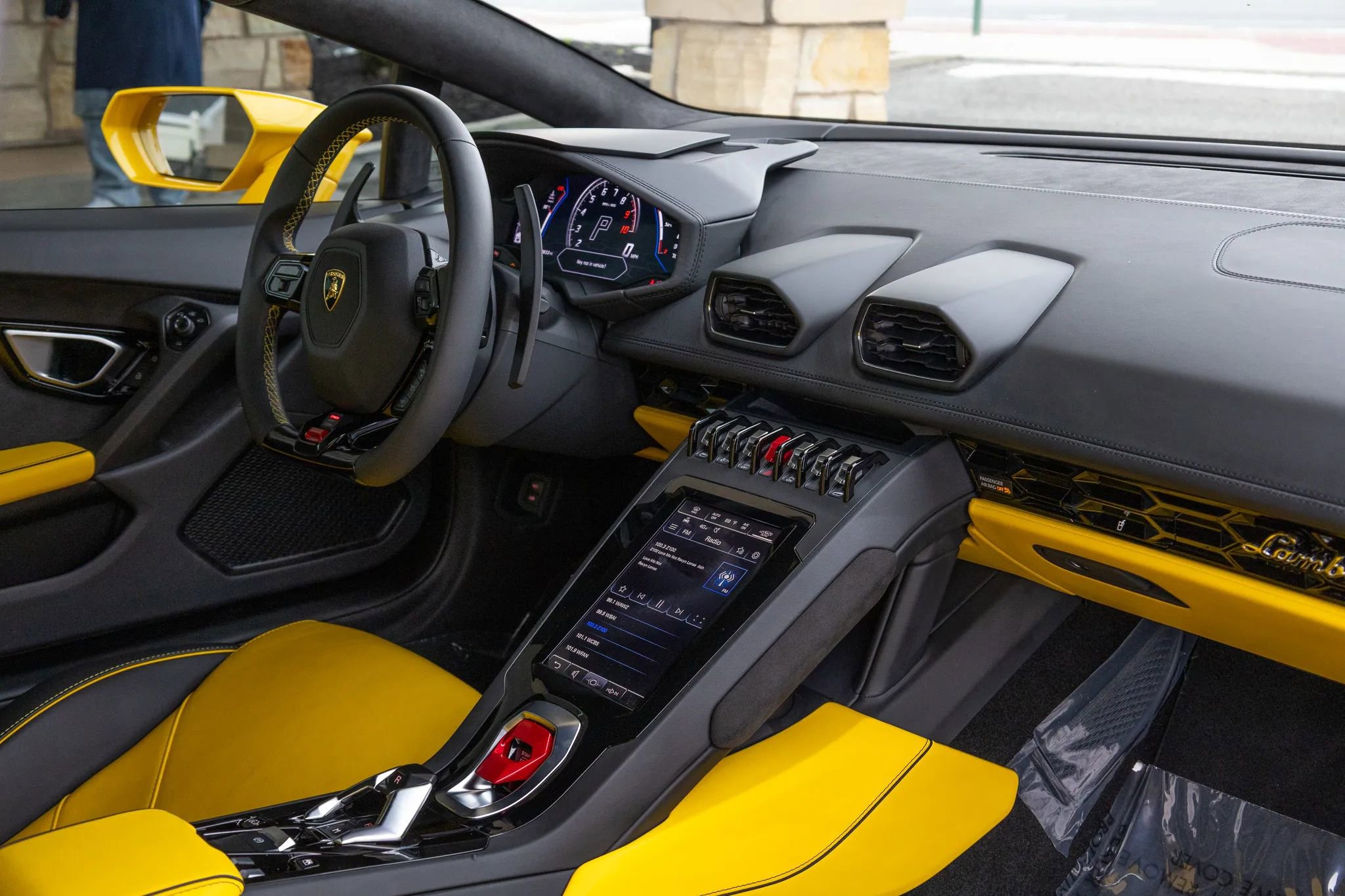 Used 2024 Lamborghini Huracan EVO image 71