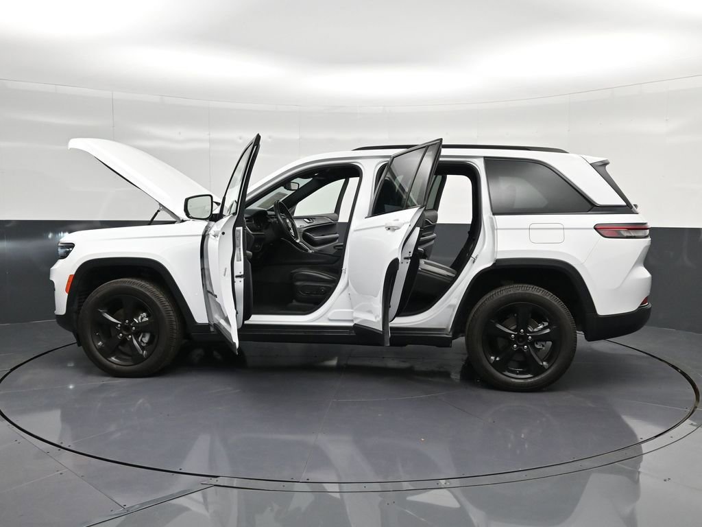 Used 2022 Jeep Grand Cherokee Altitude RWD image 51