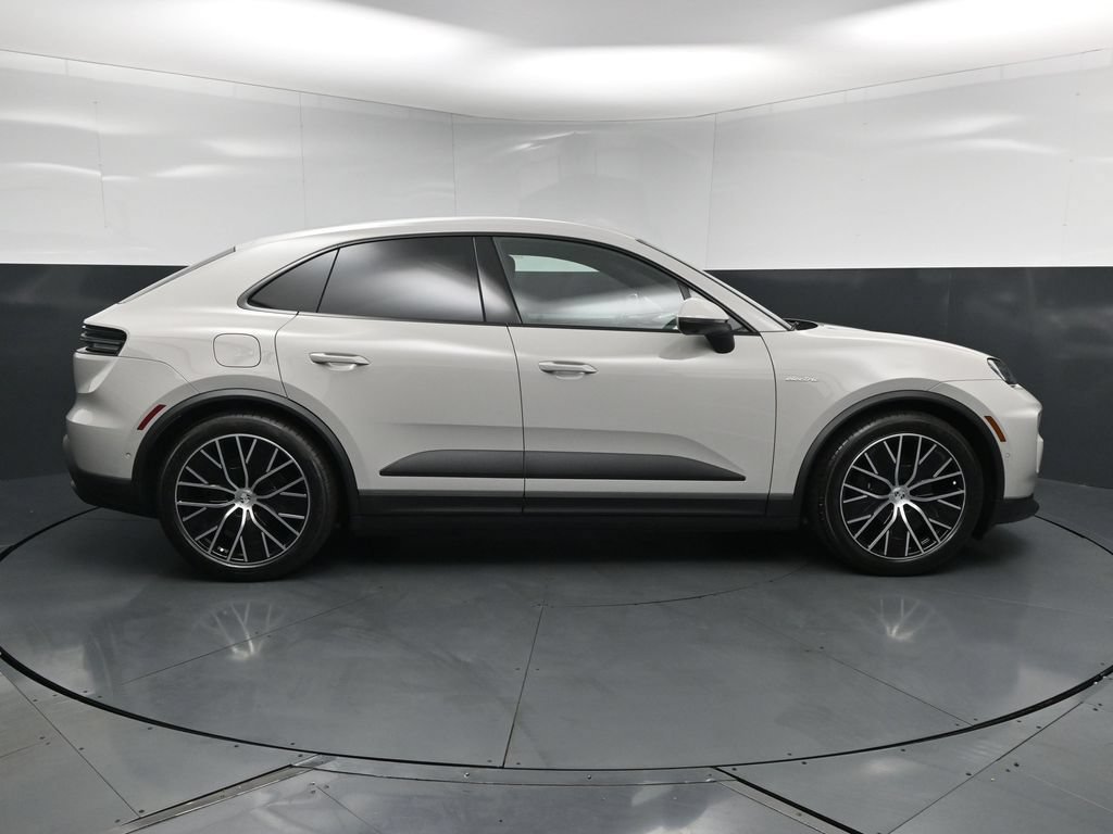 New 2026 Porsche Macan 4 Electric AWD/4WD image 17