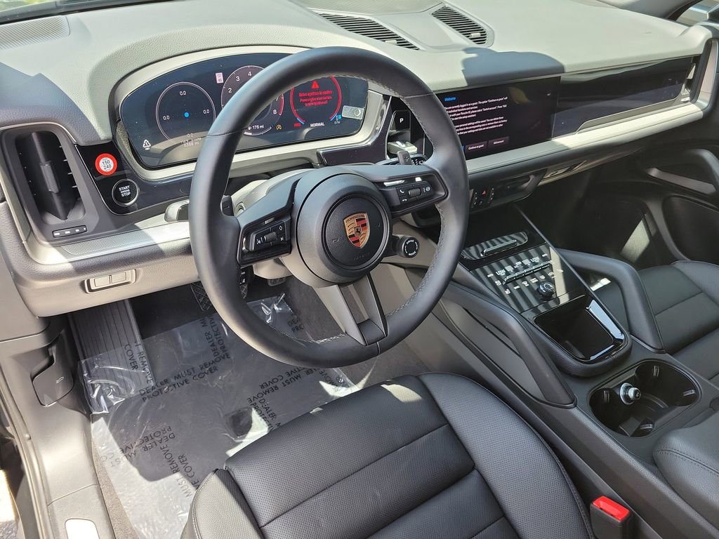 Certified 2025 Porsche Cayenne image 4