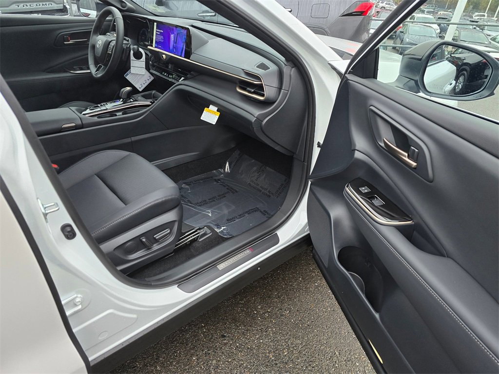 New 2025 Toyota Crown Signia image 10