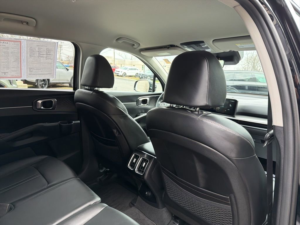 Used 2025 Kia Sorento S image 15