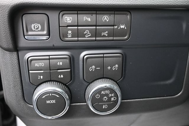 Used 2026 Chevrolet Tahoe Z71 w/ Comfort Package AWD/4WD image 39