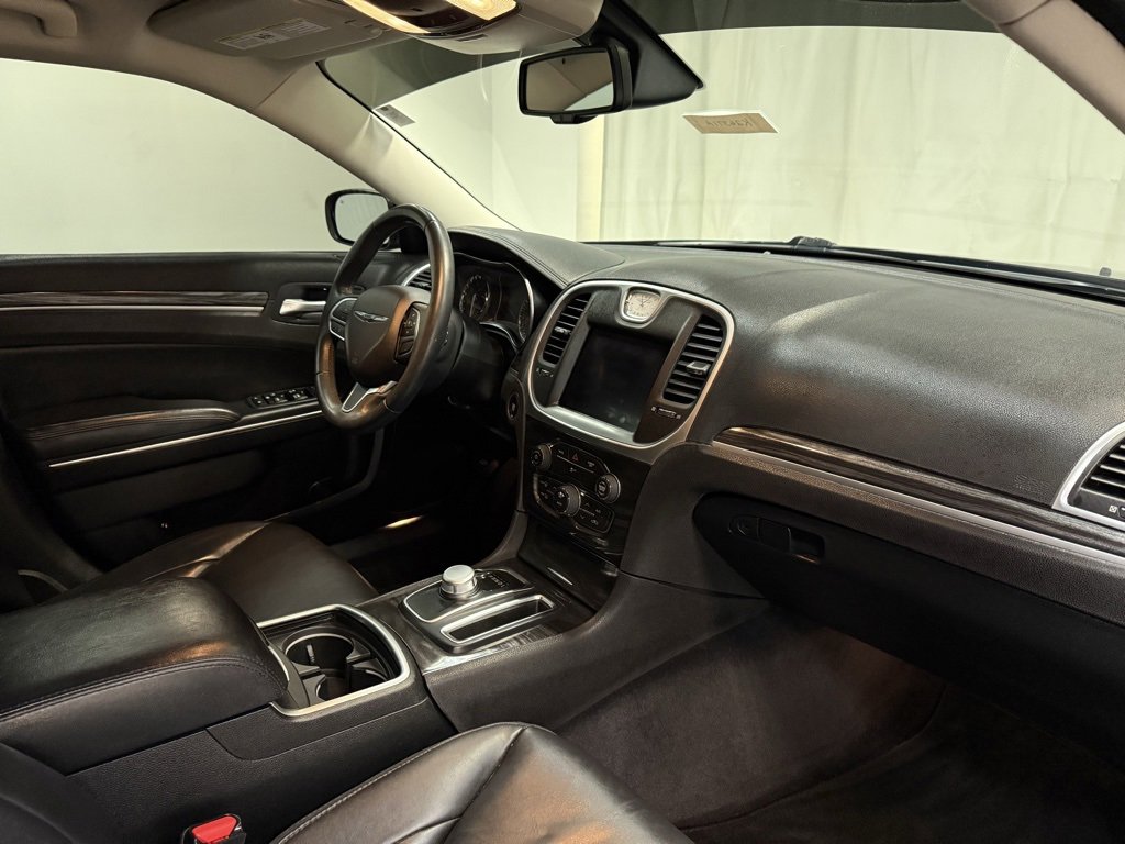 Used 2018 Chrysler 300 Touring L image 15