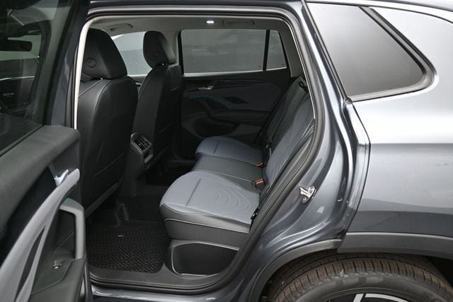 New 2026 Volkswagen Tiguan SE FWD image 11