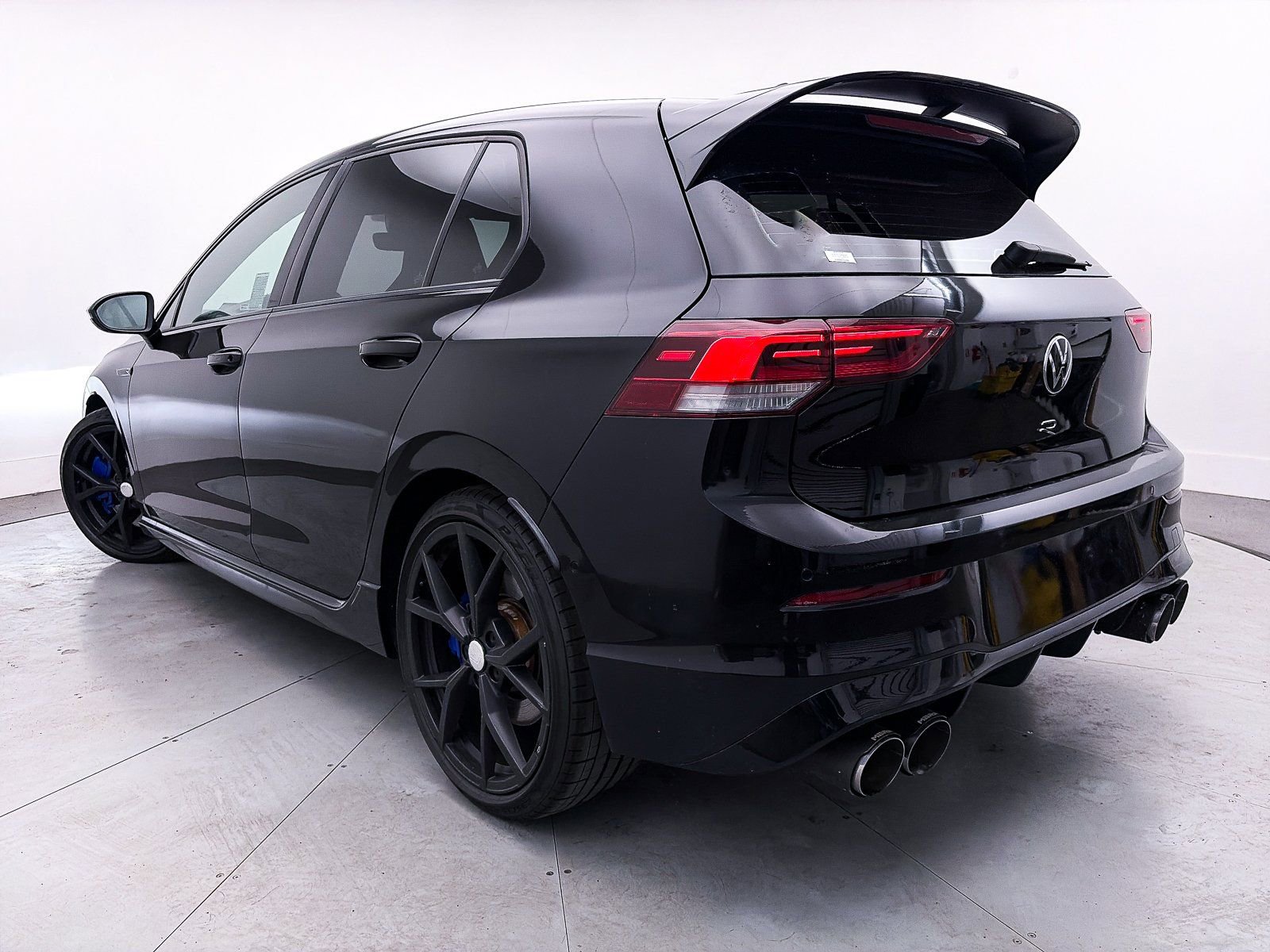 Used 2024 Volkswagen Golf R image 2