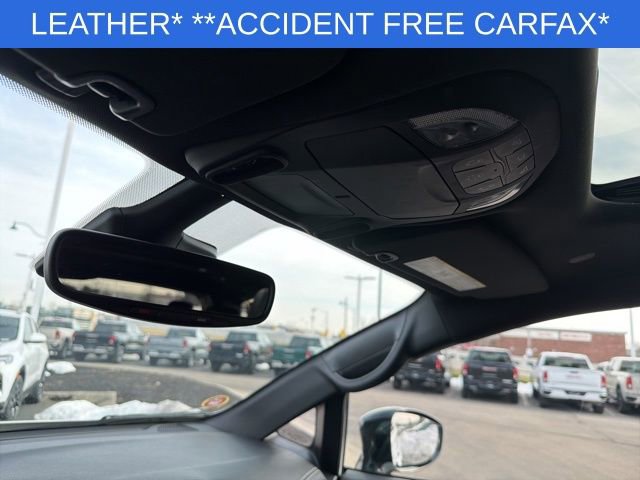 Used 2025 Chrysler Pacifica Limited image 31