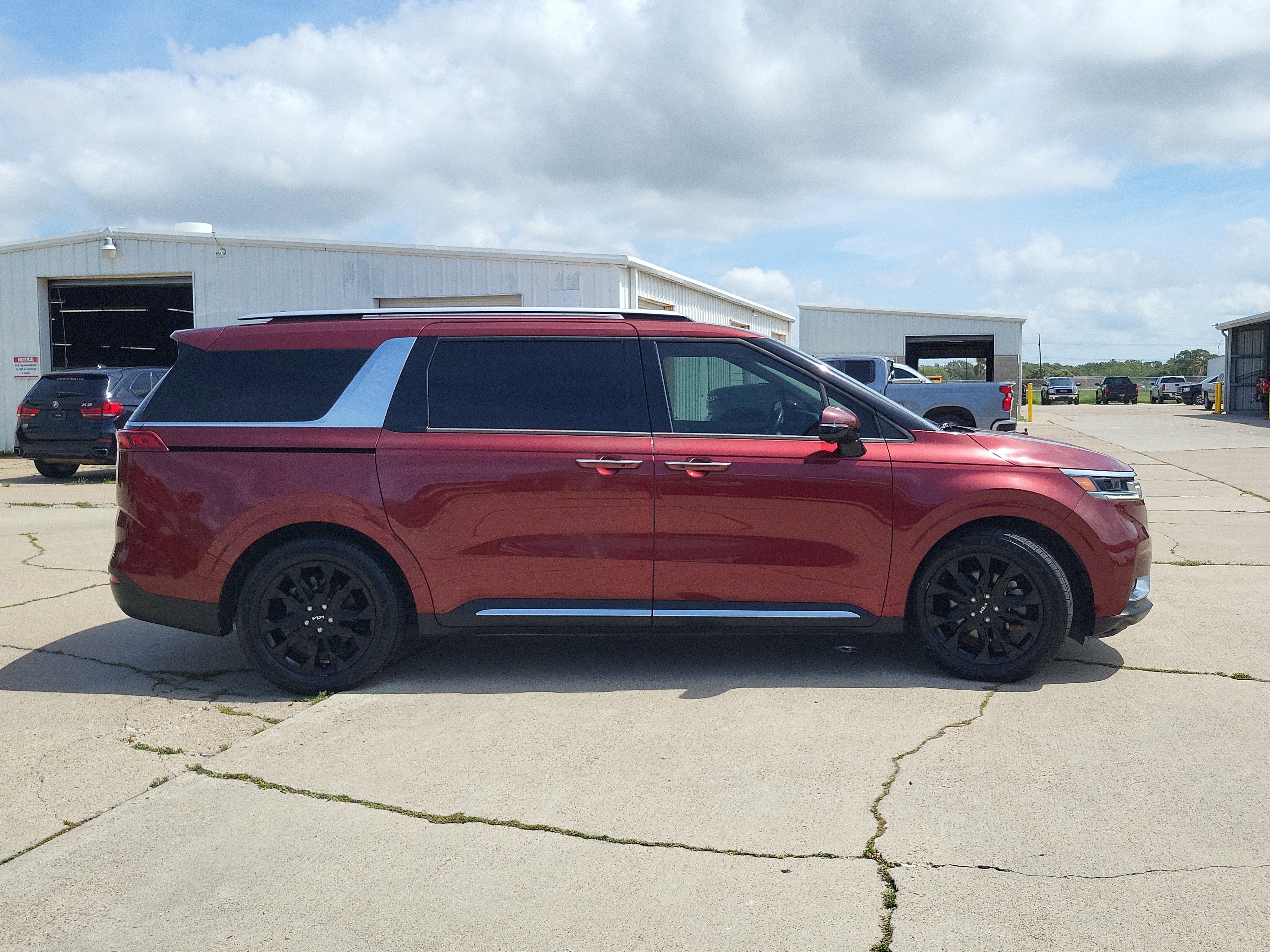 Used 2022 Kia Carnival SX FWD image 4