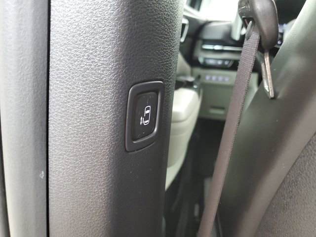 Used 2024 Kia Carnival EX image 18