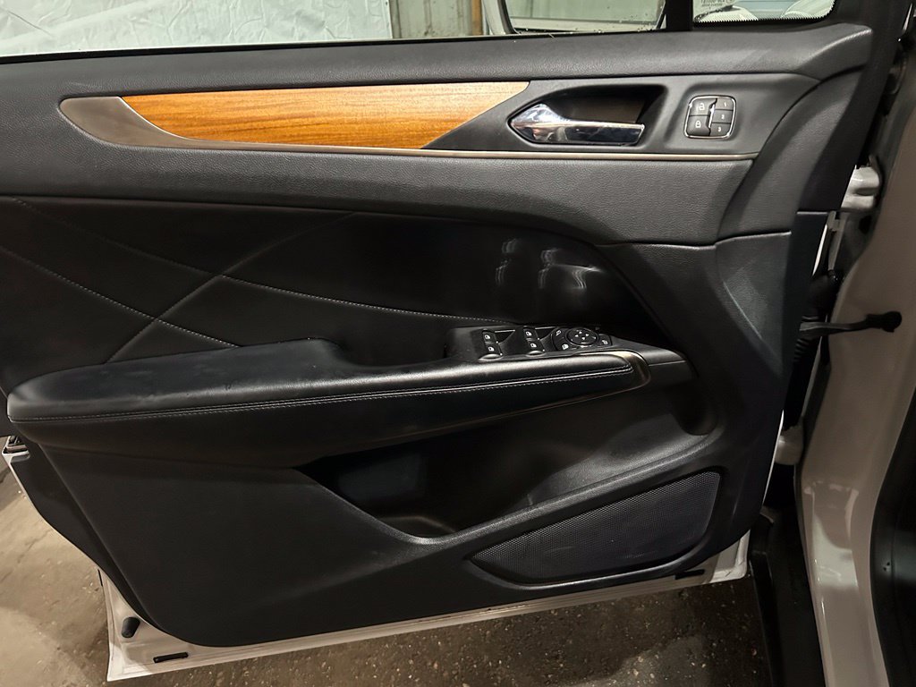 Used 2019 Lincoln MKC Select FWD image 16