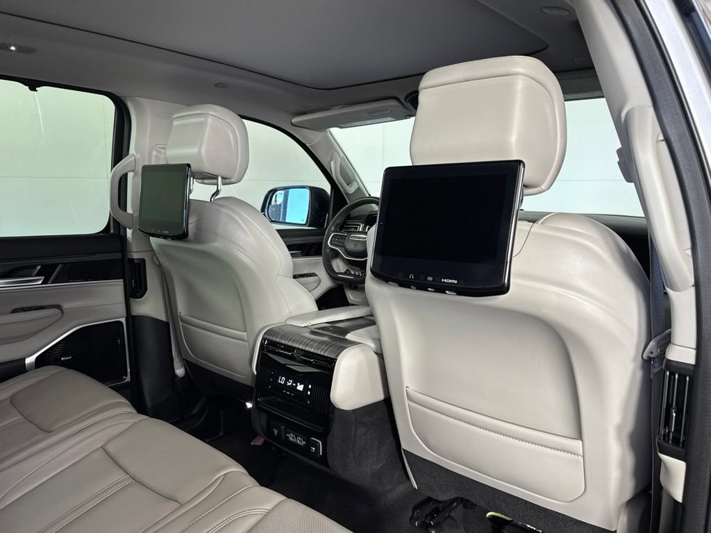 Certified 2023 Jeep Wagoneer Series III w/ Premium Group I AWD/4WD image 51