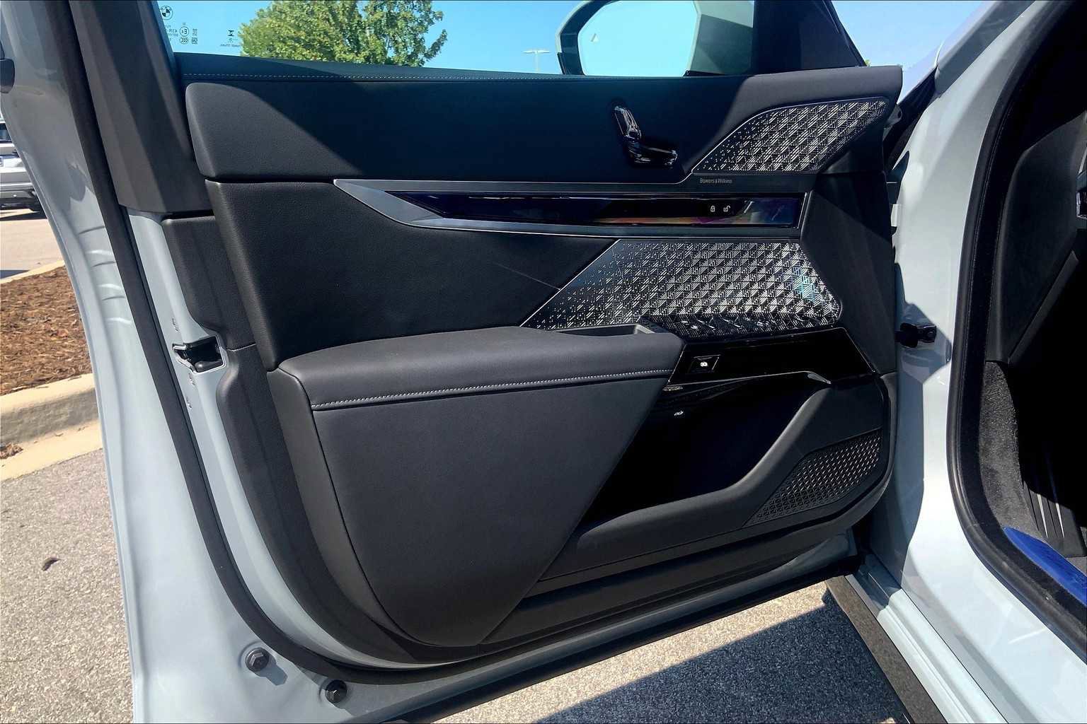 New 2026 BMW 750e xDrive w/ Executive Package image 10