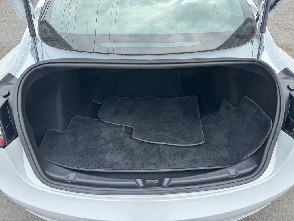 Used 2018 Tesla Model 3 Long Range RWD image 14