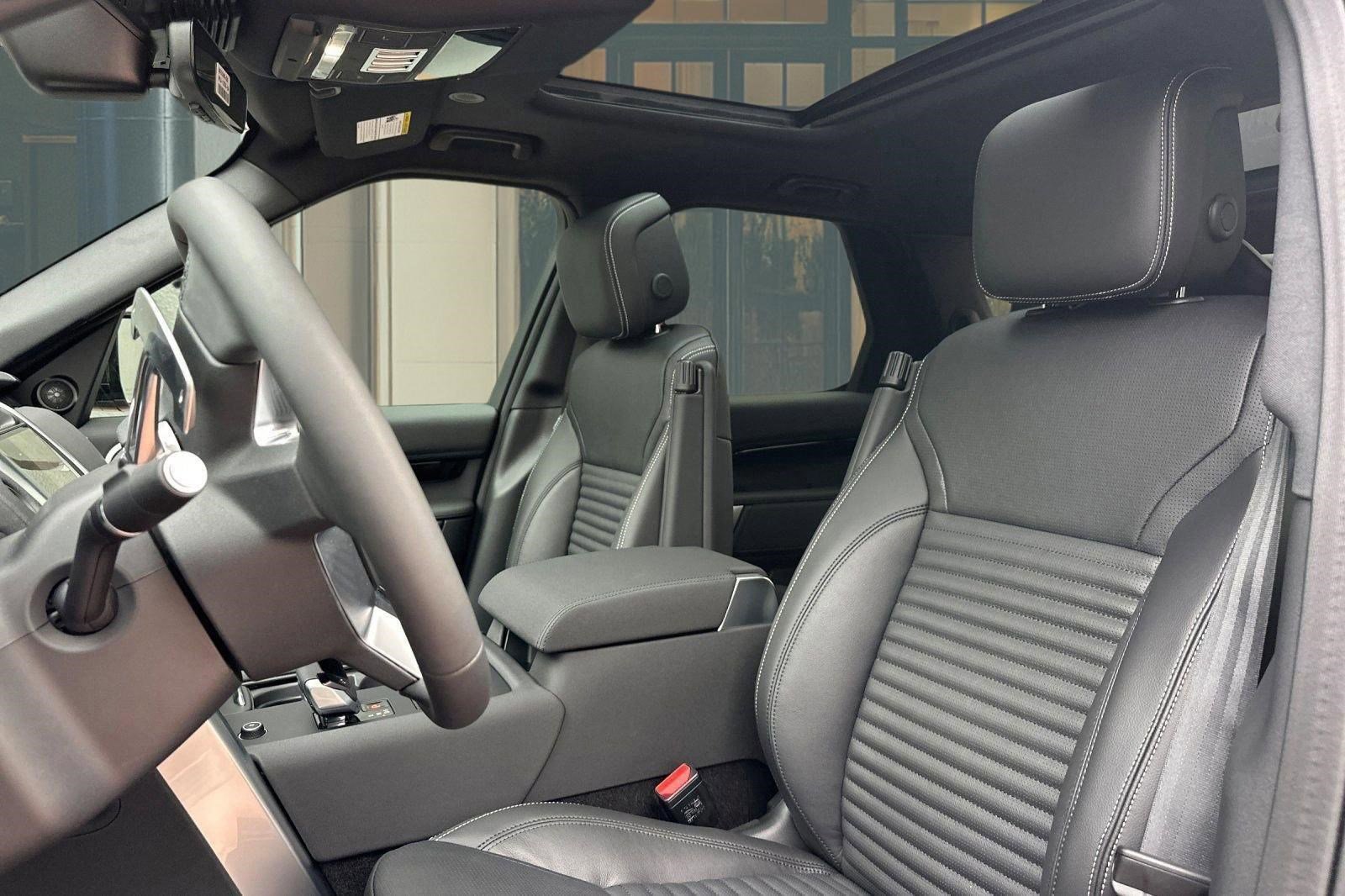 New 2026 Land Rover Discovery S AWD/4WD image 5