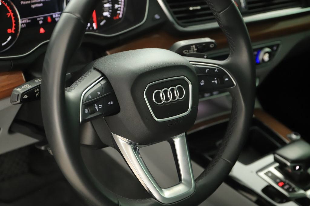 Certified 2022 Audi Q5 2.0T Premium w/ Convenience Package AWD/4WD image 16