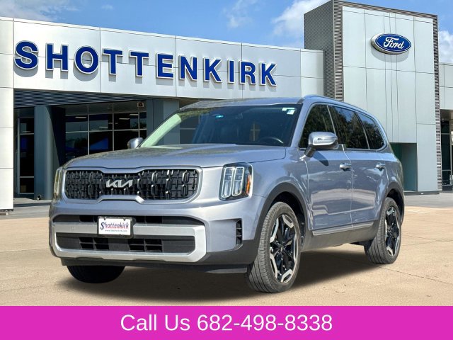 Used 2025 Kia Telluride EX w/ EX Captain's Chair Package FWD image 3